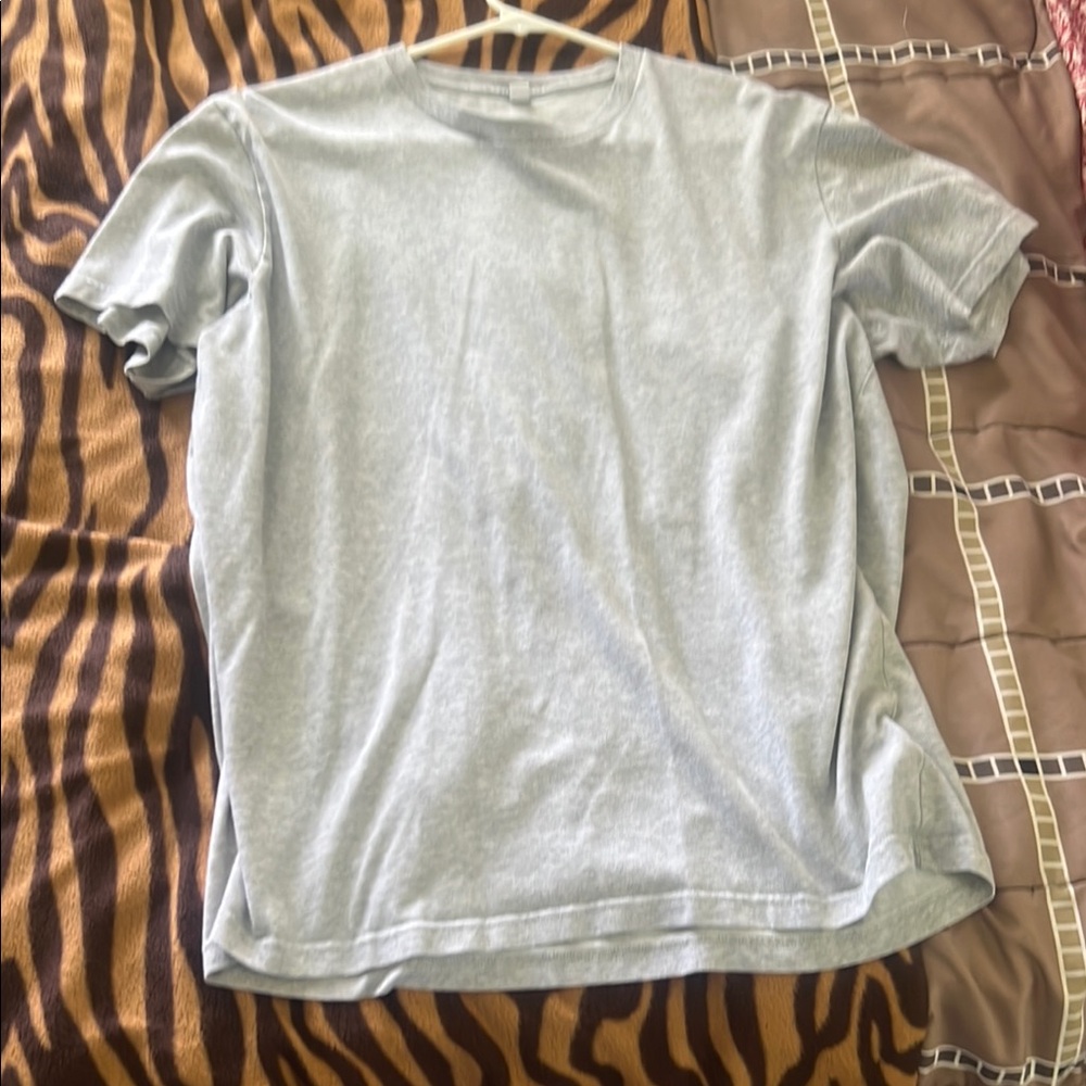 Uniqlo Gray Short Sleeve Tee Casual Essential